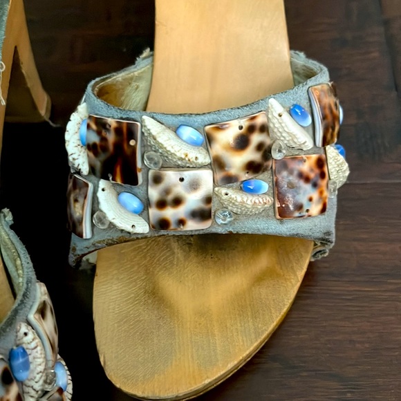 Gem adorned heels - Picture 1 of 5